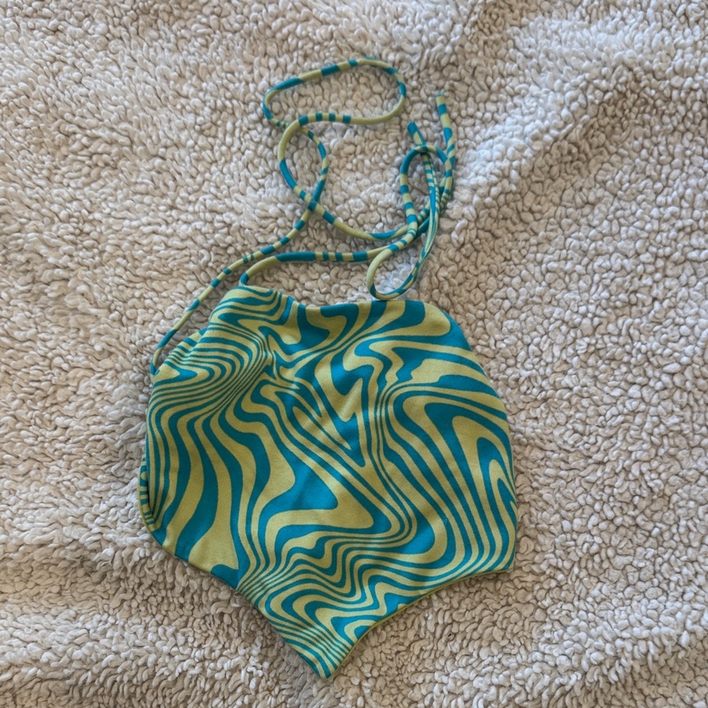 Swirl Pattern Halter Top - Picture 2 of 5